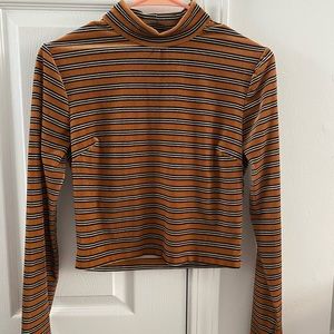 Size medium stripped turtleneck
